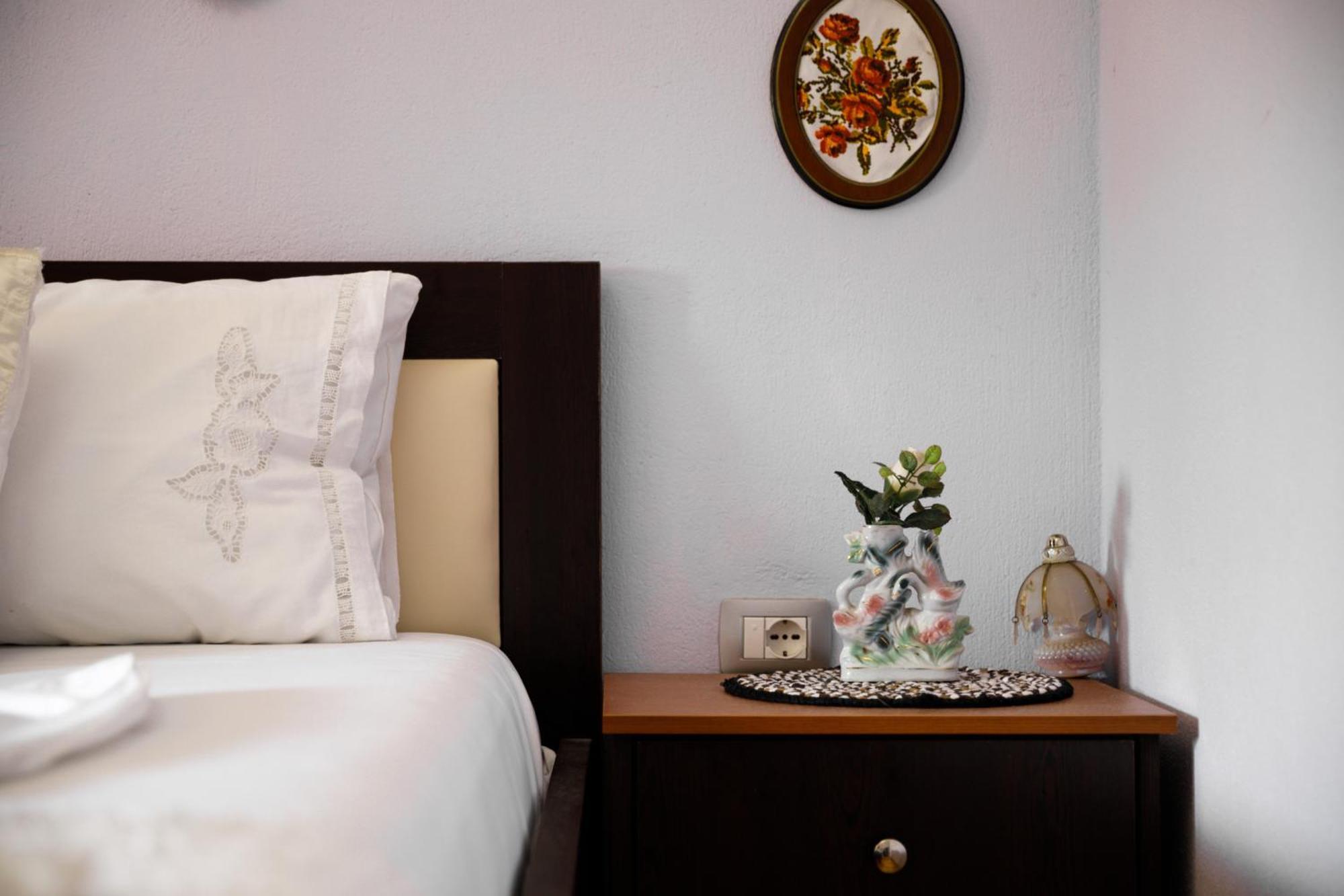 Leka GuestHouse Gjirokastër Eksteriør billede