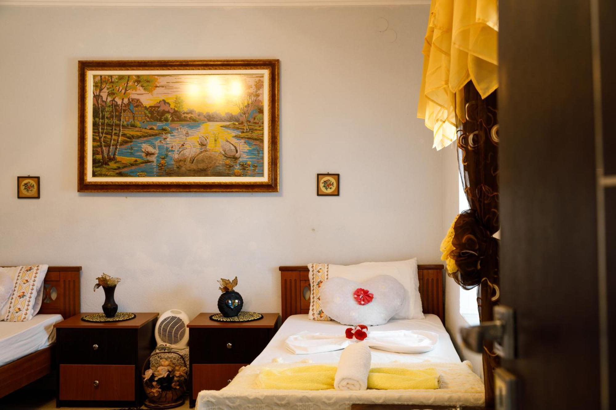 Leka GuestHouse Gjirokastër Eksteriør billede