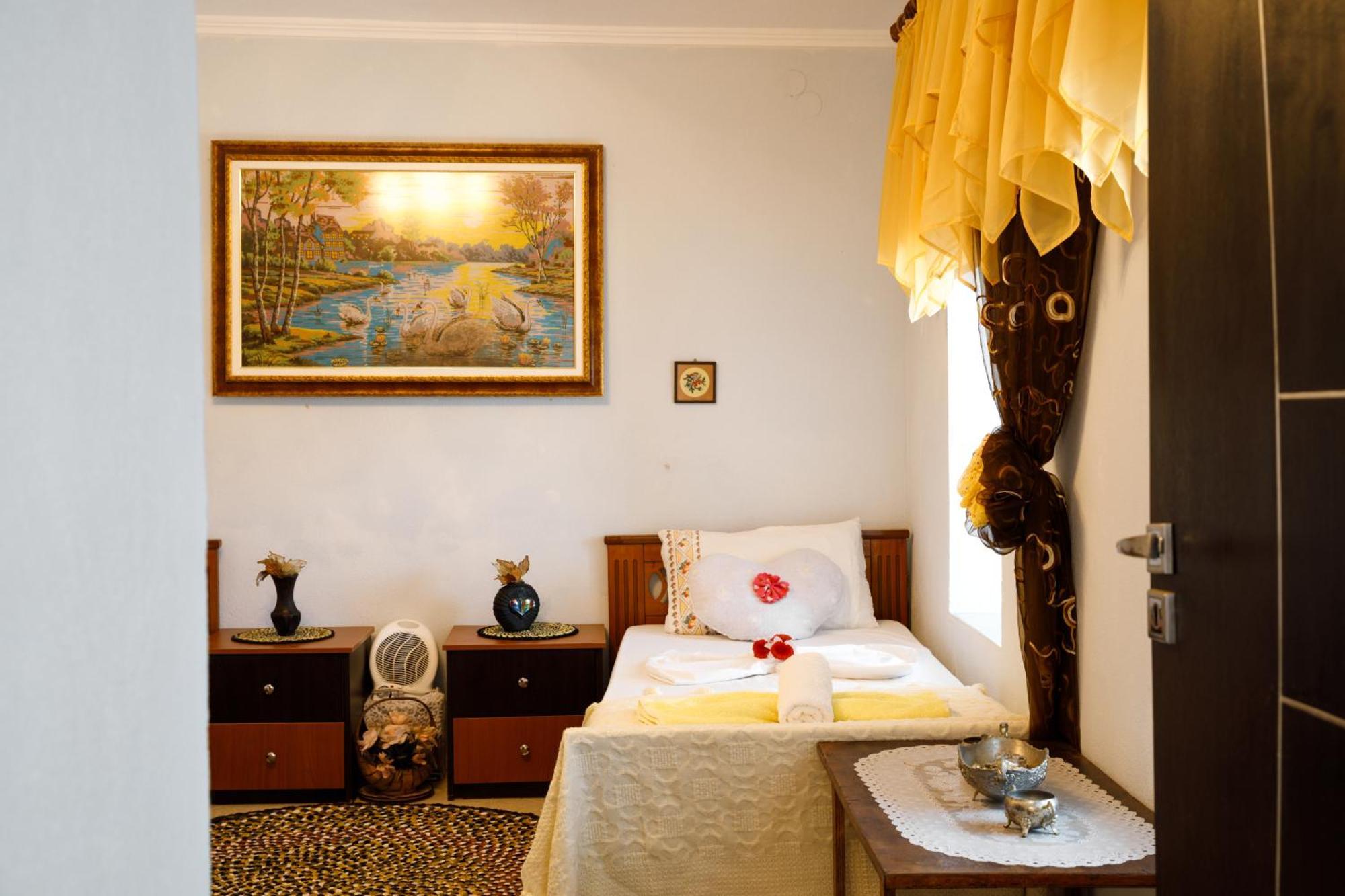 Leka GuestHouse Gjirokastër Eksteriør billede