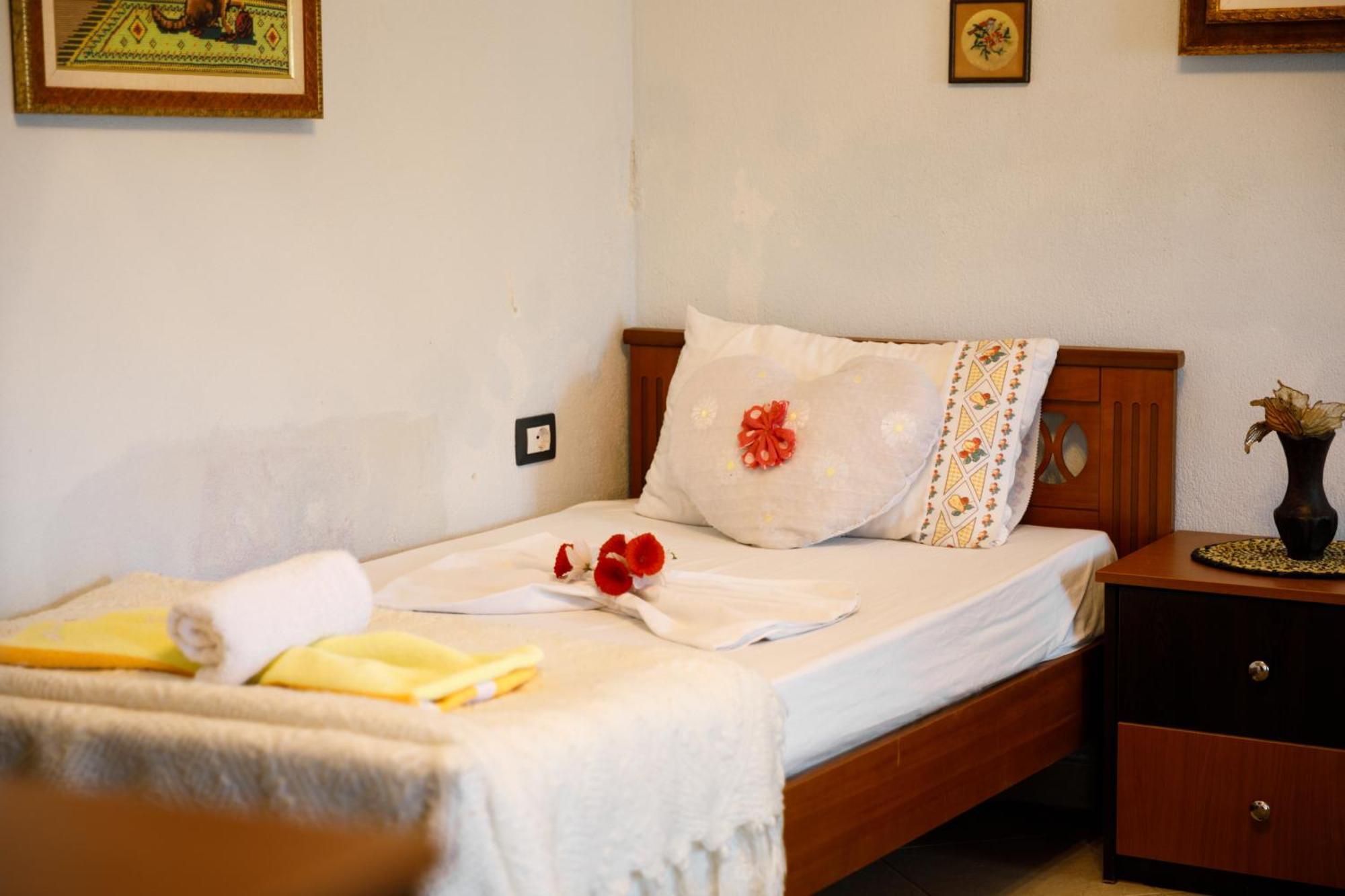 Leka GuestHouse Gjirokastër Eksteriør billede