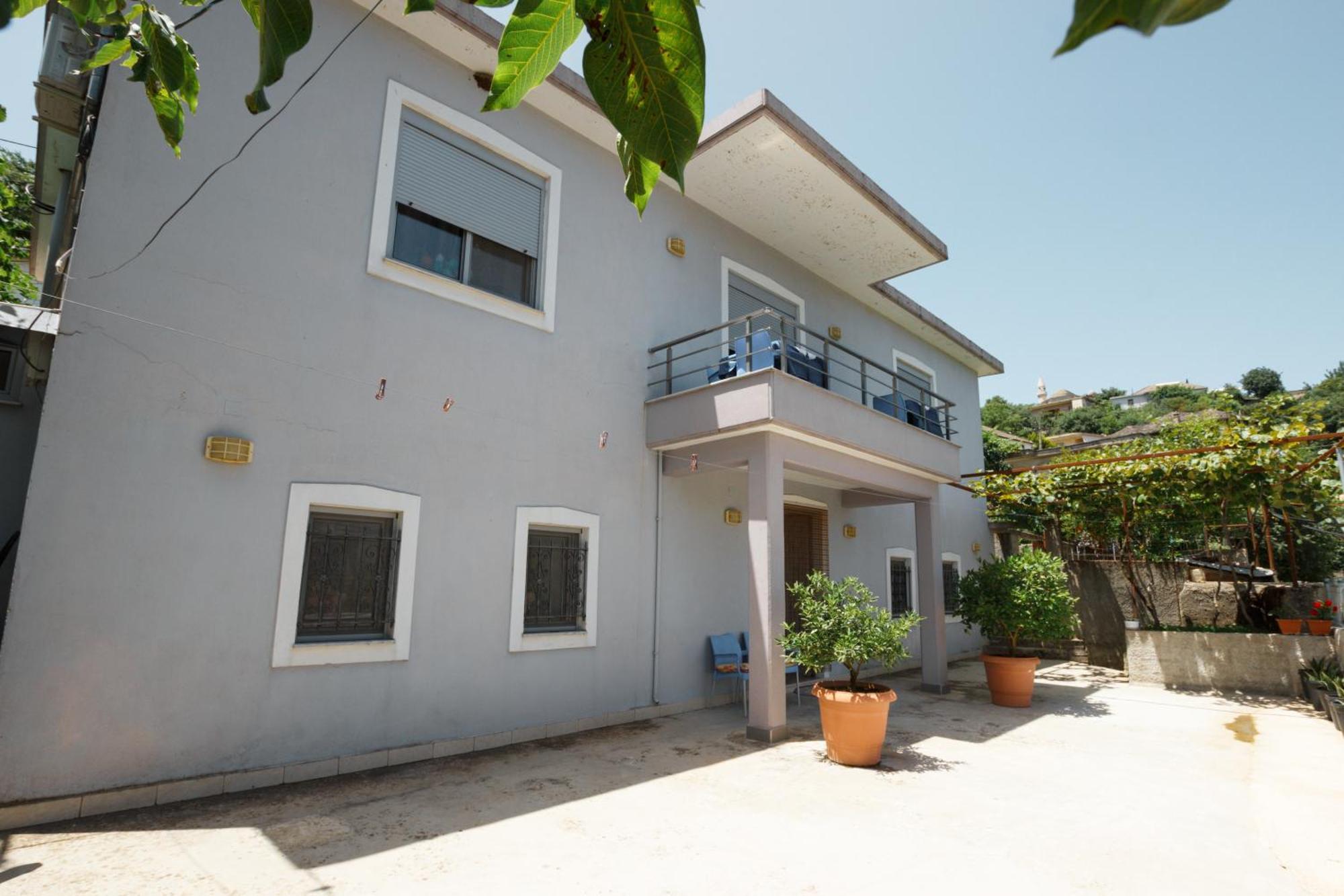 Leka GuestHouse Gjirokastër Eksteriør billede