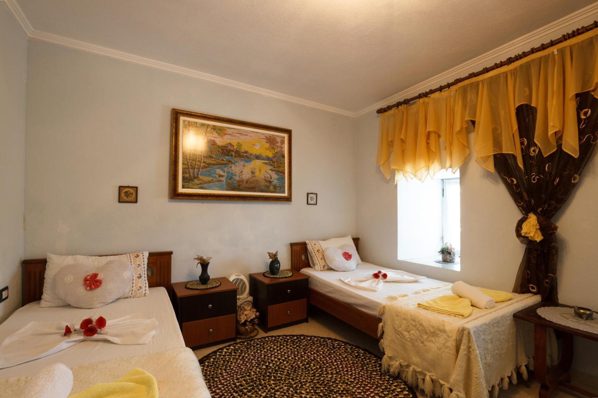 Leka GuestHouse Gjirokastër Eksteriør billede