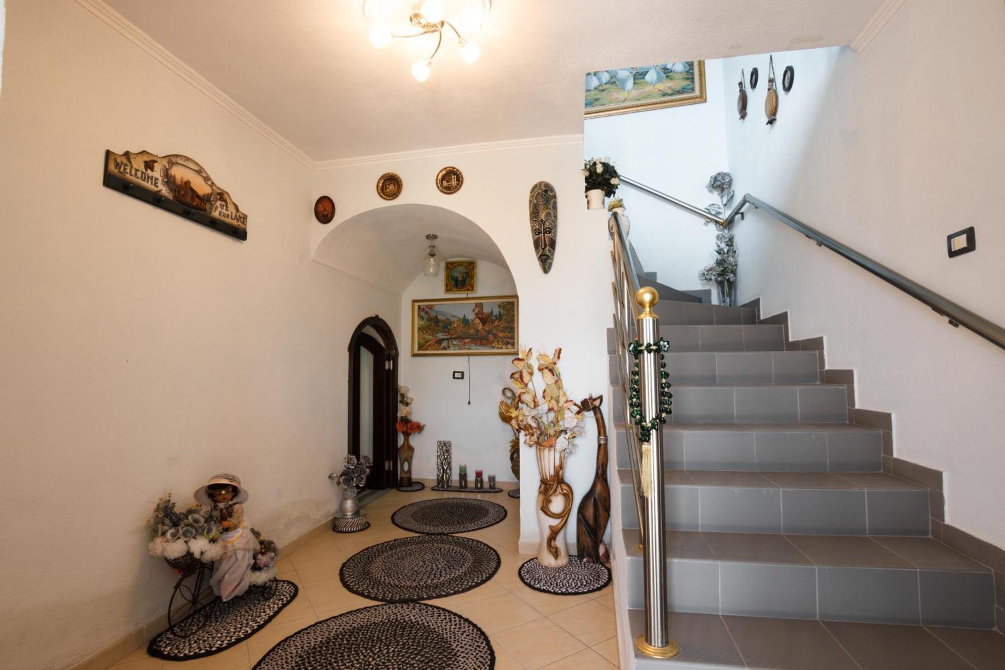 Leka GuestHouse Gjirokastër Eksteriør billede