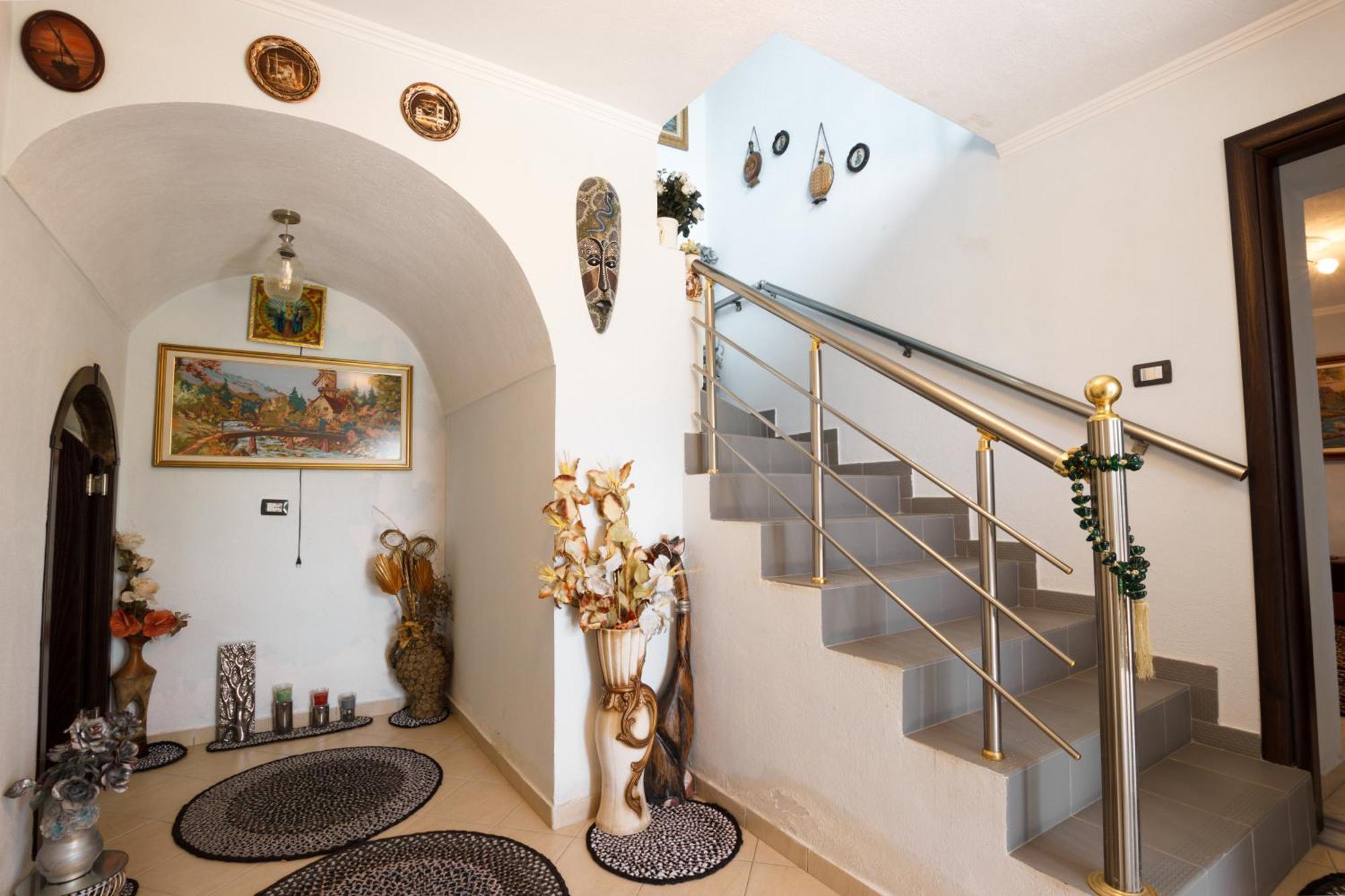 Leka GuestHouse Gjirokastër Eksteriør billede