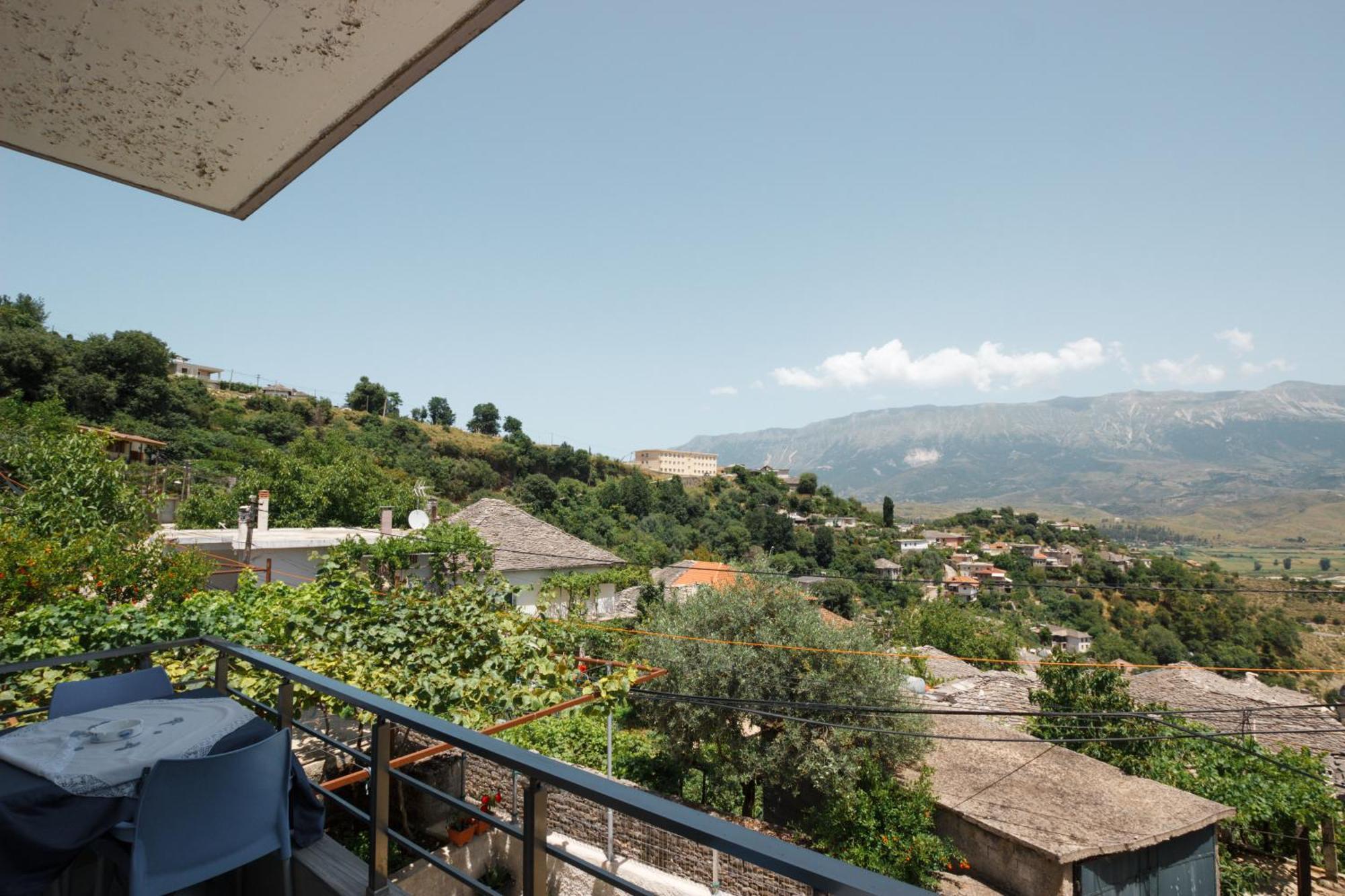 Leka GuestHouse Gjirokastër Eksteriør billede