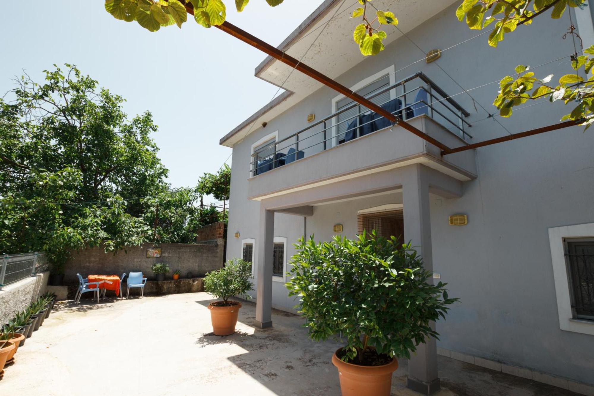 Leka GuestHouse Gjirokastër Eksteriør billede